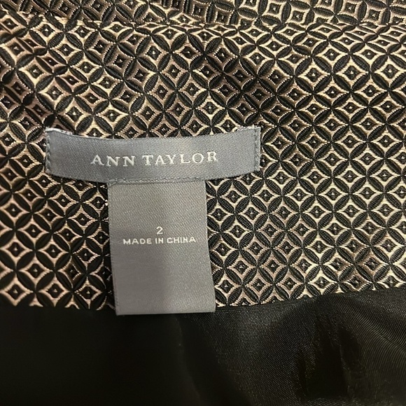 Ann Taylor Silk and Cotton Blend Gold Print and Faux Velvet Lined Skirt, Sz. 2. - Picture 10 of 12